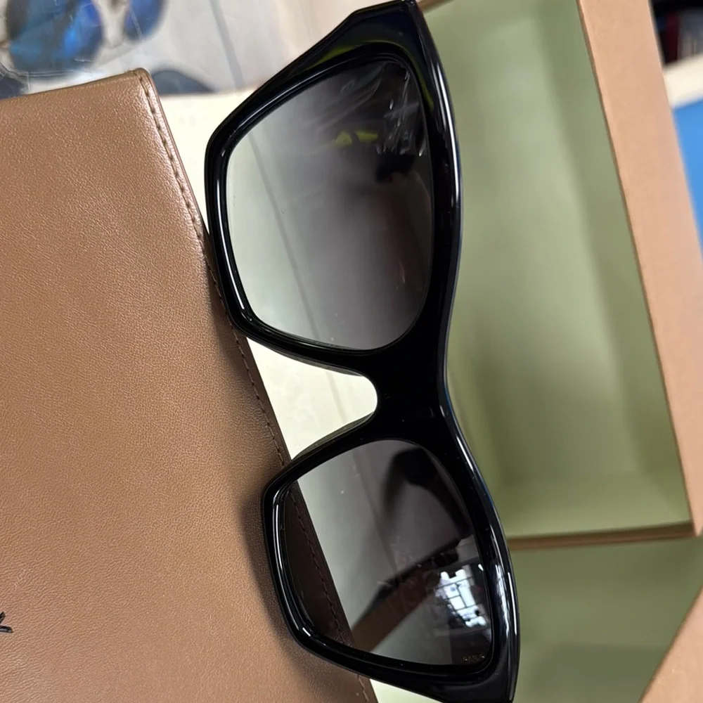 Burberry Arden 0BE4391-300018G Women’s Sunglasses with Case - Picture 6 of 10